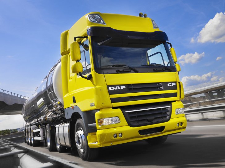 daf-truck-with-cistern-on-the-road_46661